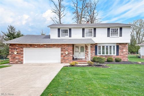 2300 Green Acres Dr, Parma, OH, 44134-6548 | Card Image