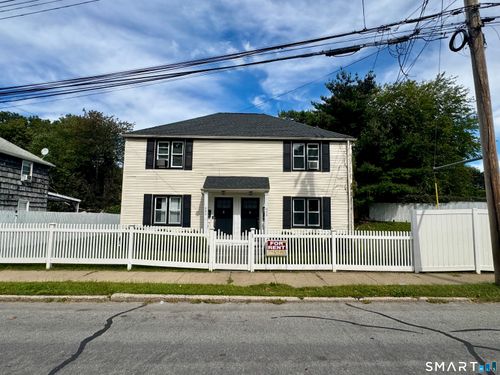 989 Pearl Harbor St, Bridgeport, CT, 06610-2388 | Card Image