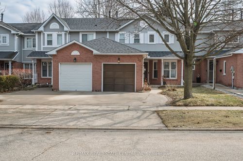 33 Middlemiss Cres, Cambridge, ON, N1T1R5 | Card Image