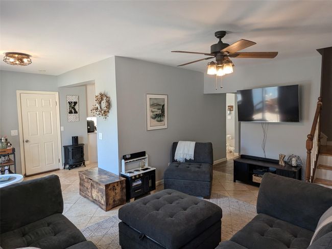 Living room with access to the yard | Image 13