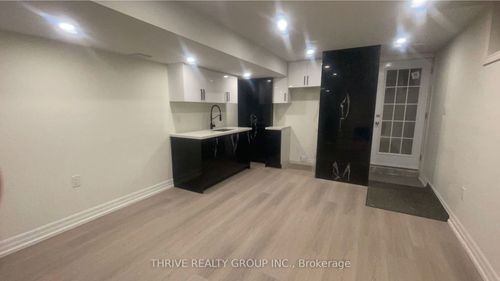 32 Greyrock Cres, London, ON, N5Y6L4 | Card Image