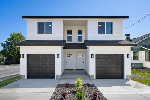 923 E Everett Ave, Spokane, WA, 99207-3326 | Card Image