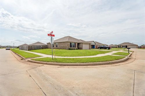 1016 N Deer Court Way, Mustang, OK, 73064-6471 | Card Image