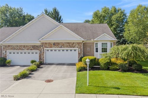 9848 Country Club Cir, Twinsburg, OH, 44087-2944 | Card Image