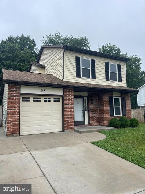 35 Honeysuckle Dr, NEWARK, DE, 19702-4494 | Card Image