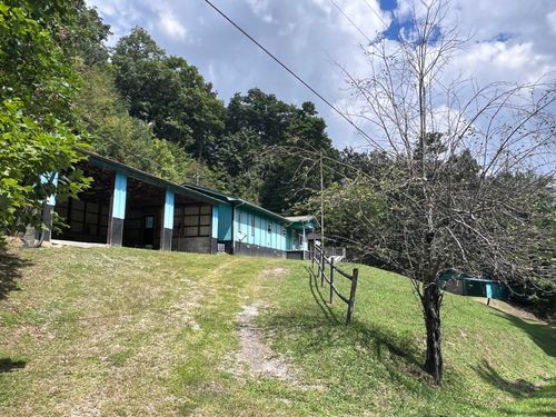 461 Round Ridge Rd, Pineville, KY, 40977-7007 | Card Image