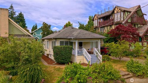 4017 Corliss Ave N, Seattle, WA, 98103-8430 | Card Image