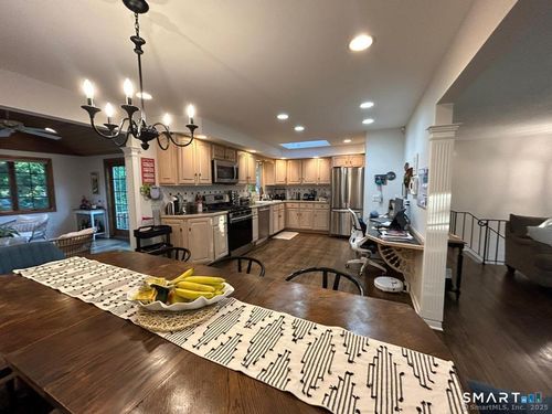 6 Roby Ct, Branford, CT, 06405-4214 | Card Image