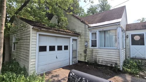 111 Herman Dr, Syracuse, NY, 13212-2115 | Card Image