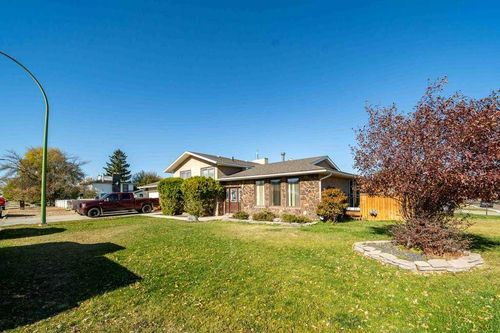 938 5 St Se, Redcliff, AB, T0J2P0 | Card Image