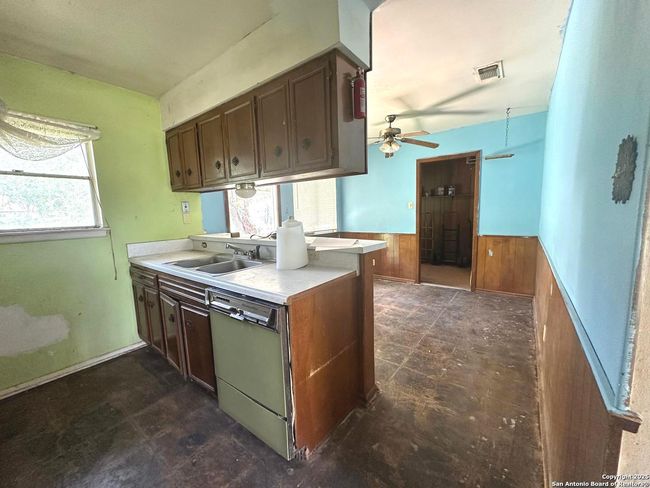 5230 Swann Ln, House other with 3 bedrooms, 1 bathrooms and null parking in Kirby TX | Image 4