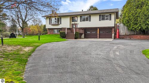 3032 Silver Lake Road, Traverse City, MI, 49684 | Card Image