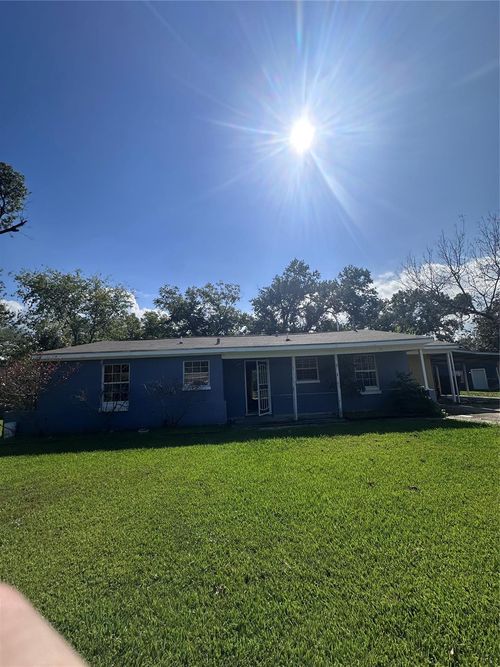 108 Yaupon Dr, Baytown, TX, 77520-1519 | Card Image