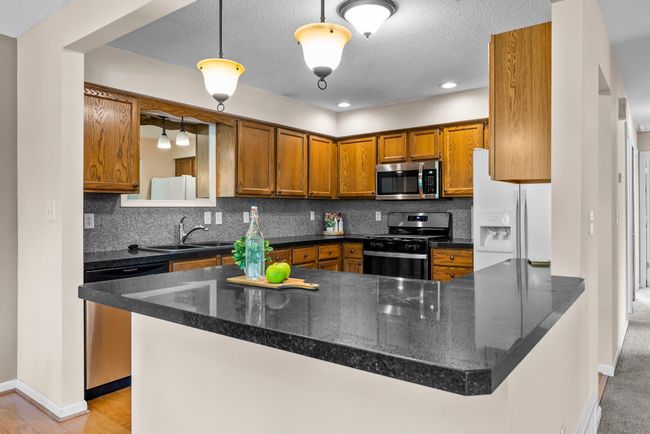 Granite countertops and tons of storage | Image 4