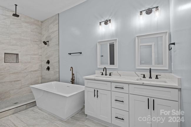 Ensuite owners' bath | Image 23