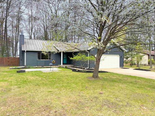 507 Chippewa Trl, Prudenville, MI, 48651-9647 | Card Image