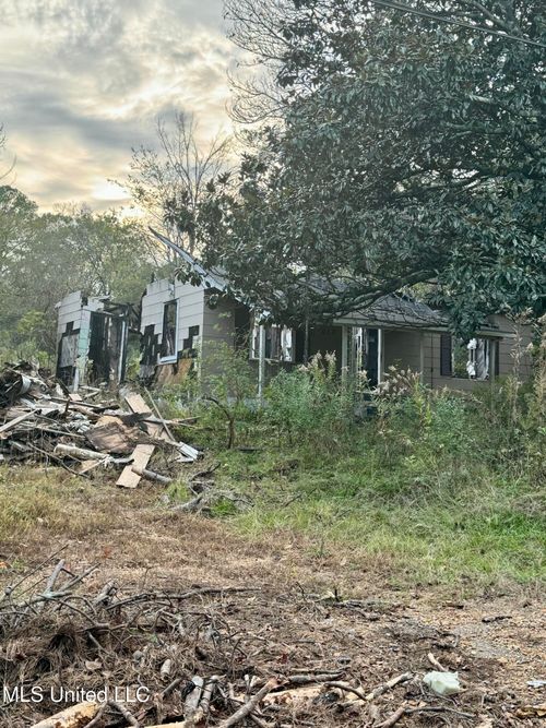 919 Combs St, Jackson, MS, 39204-5336 | Card Image