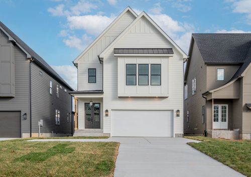 907 Potter Ln, Nashville, TN, 37206-1145 | Card Image