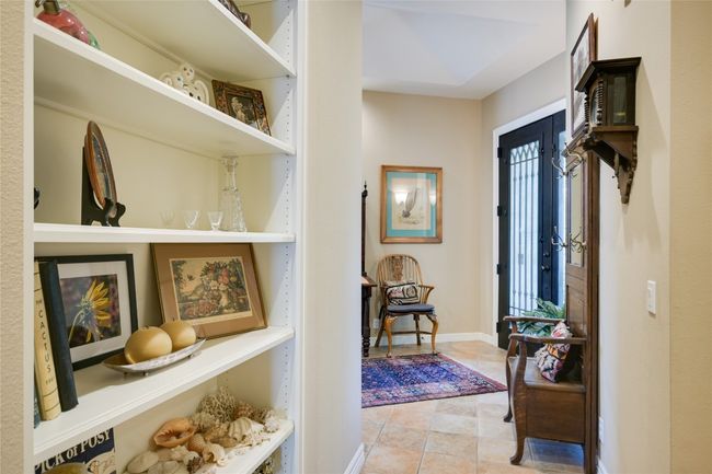 Entry and hallway | Image 37