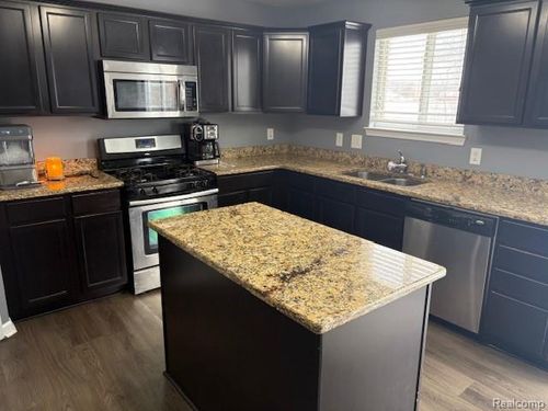 52658 Delena Dr, Macomb, MI, 48042-3824 | Card Image