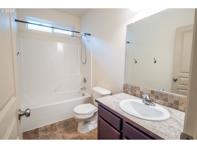 1067 S 55 Th St, House other with 3 bedrooms, 2 bathrooms and 2 parking in Springfield OR | Image 24