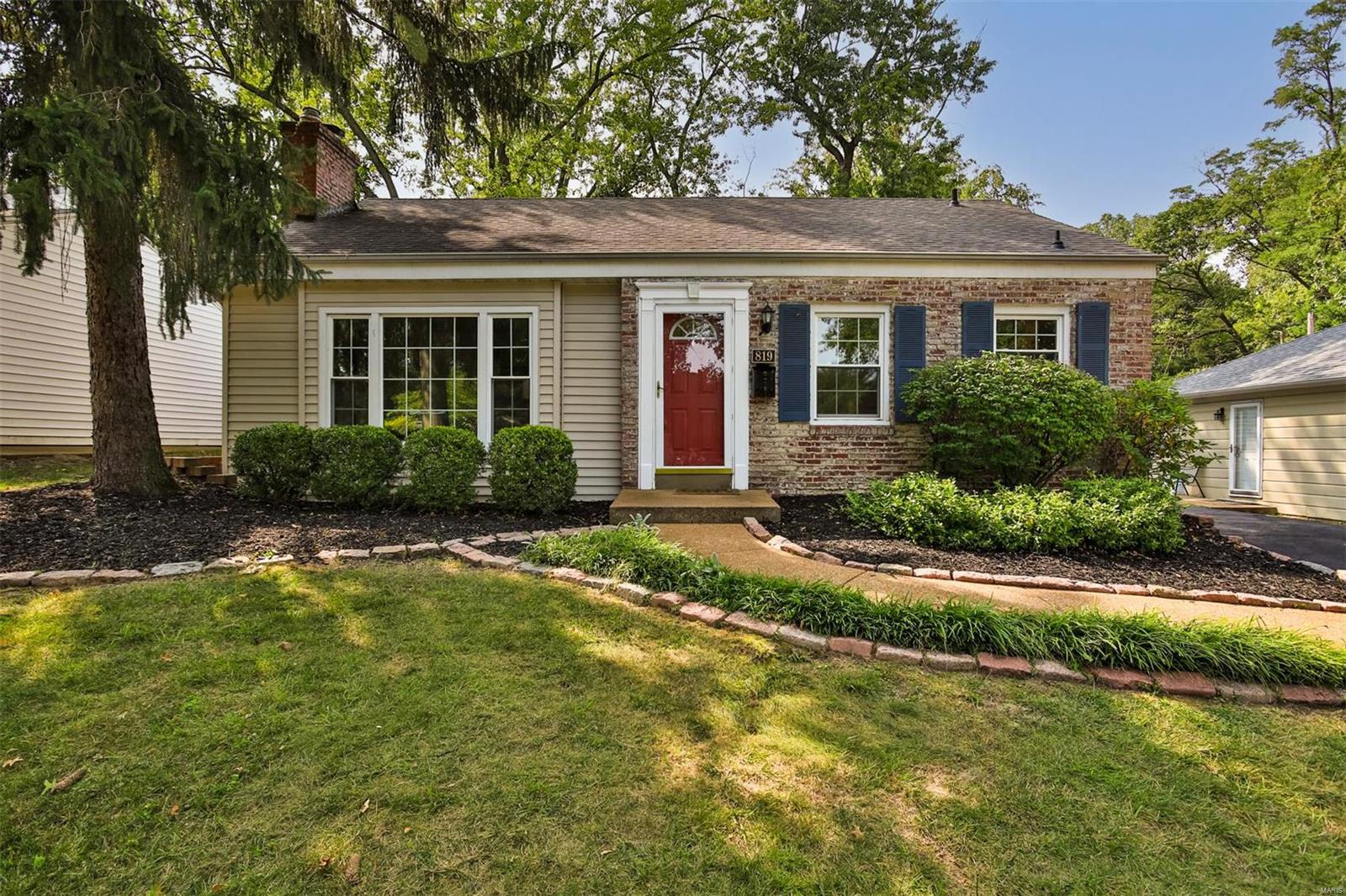Yosemite Dr, Saint Louis, MO 63122