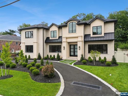 50 Roberts Rd, Englewood Cliffs, NJ, 07632-2212 | Card Image