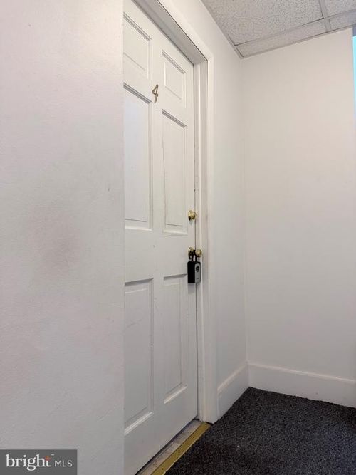 apt-4-15 N Washington St, BERKELEY SPRINGS, WV, 25411-1571 | Card Image