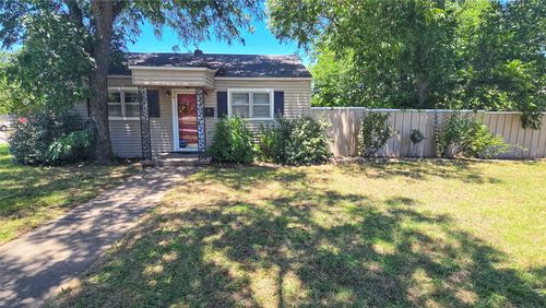 730 Indiana St, Graham, TX, 76450-3218 | Card Image