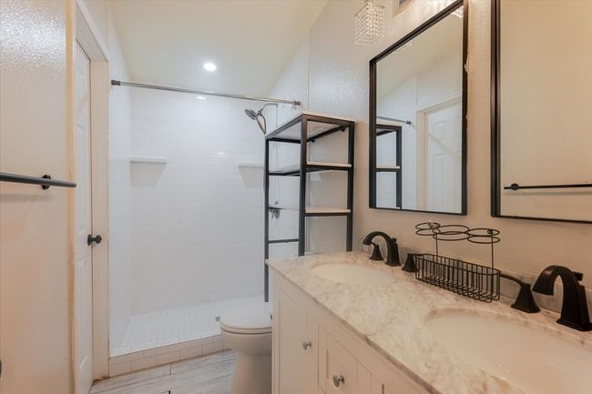 Bathroom 1 in Manufactured Home | Image 15