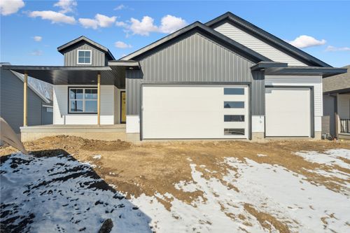 2750 Burns Dr, Marion, IA, 52302-9084 | Card Image