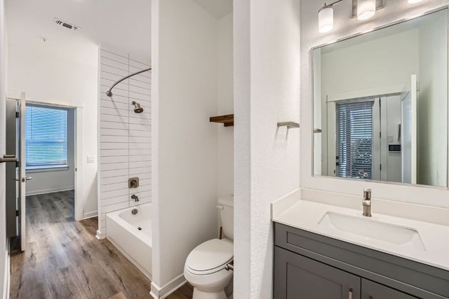 3213 Zach Scott St, Townhouse with 3 bedrooms, 3 bathrooms and 2 parking in Austin TX | Image 11