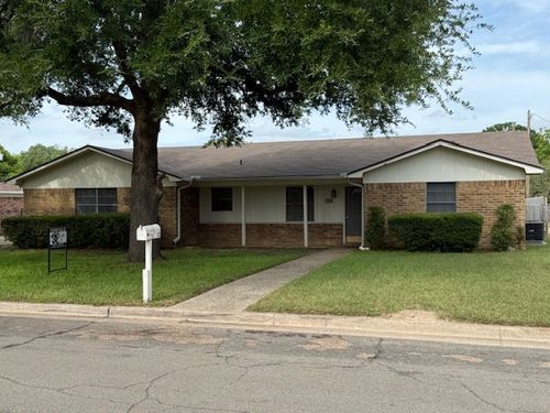 132 Crockett Ln, Hewitt, TX, 76643-3128 | Card Image