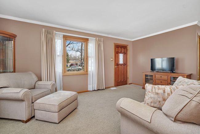 1713 Innercircle Dr, House other with 3 bedrooms, 1 bathrooms and 6 parking in Crest Hill IL | Image 7