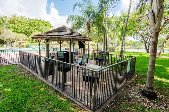 Small TIKI area with BBQ area, 3 charcoal grills | Image 6