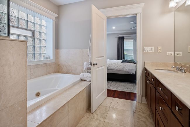 APT-1 - 1343 W Cornelia Ave, Home with 3 bedrooms, 3 bathrooms and null parking in CHICAGO IL | Image 9