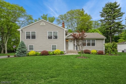 26 Shadowlawn Dr, Livingston, NJ, 07039-3216 | Card Image