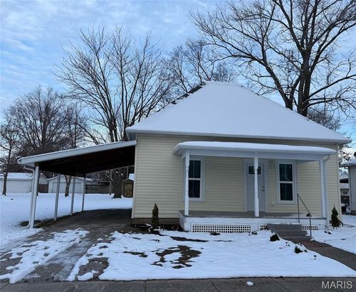 113 E Maple St, Brownstown, IL, 62418-1251 | Card Image