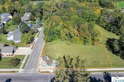 1690 Countryside Dr, North Mankato, MN, 56003-1231 | Card Image
