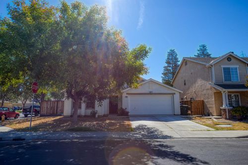 1010 Sparrow Hawk Ln, Patterson, CA, 95363-9004 | Card Image