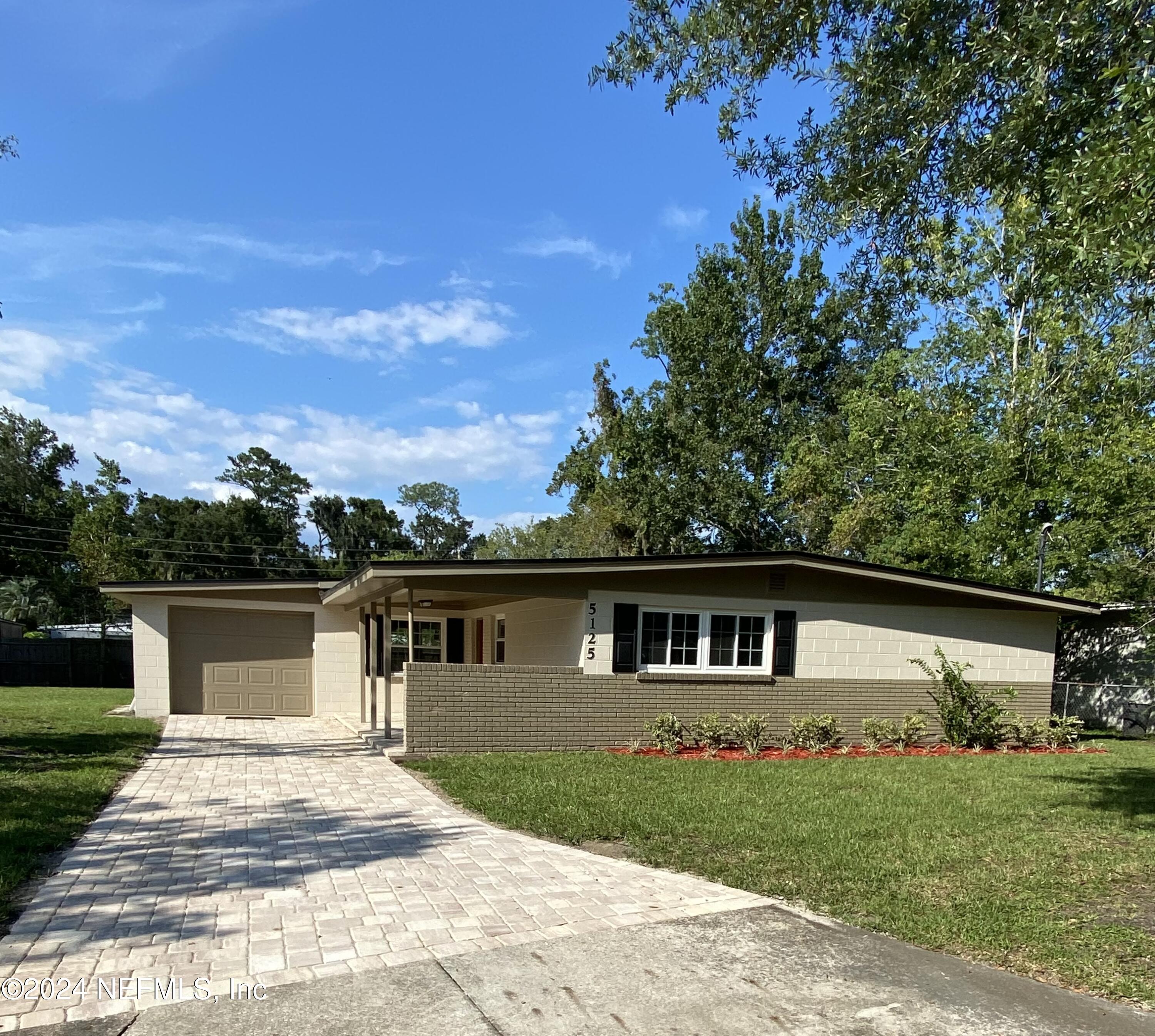 Rosebay Ct, Jacksonville, FL 32207