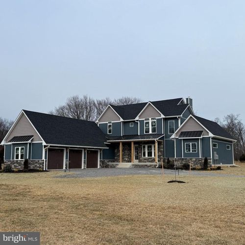 11 Maple Hill Ln, HARPERS FERRY, WV, 25425-5896 | Card Image