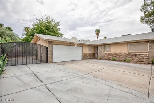 4321 El Antonio Pl, Las Vegas, NV, 89121-6612 | Card Image