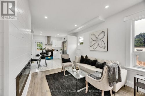 328 Oakland Ave, London, ON, N5W4J6 | Card Image