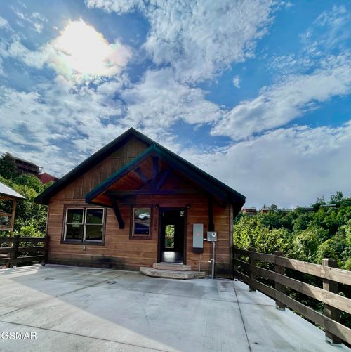 3334 Smoky Ridge Way, Sevierville, TN, 37862-7473 | Card Image