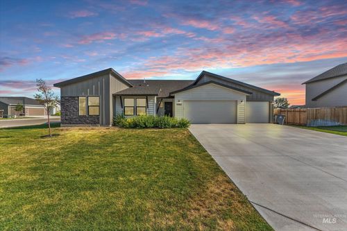 1060 Sw Shikra St, Mountain Home, ID, 83647-2854 | Card Image