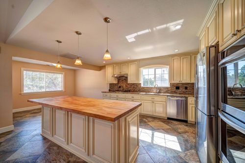 17041 Hawthorne Ave, Anderson, CA, 96007-9516 | Card Image