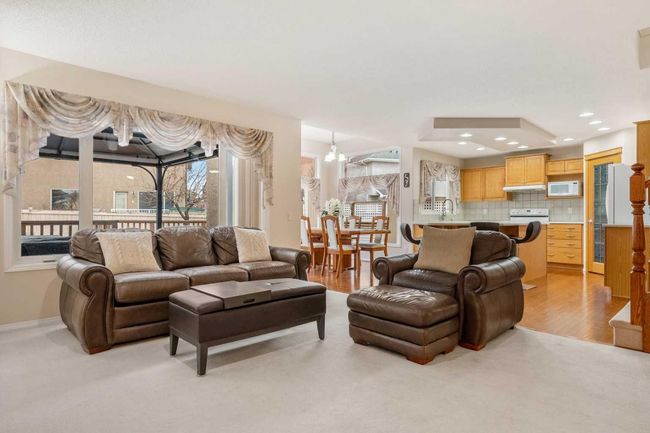 226 Everwillow Close Sw, House other with 5 bedrooms, 4 bathrooms and 4 parking in Calgary AB | Image 13