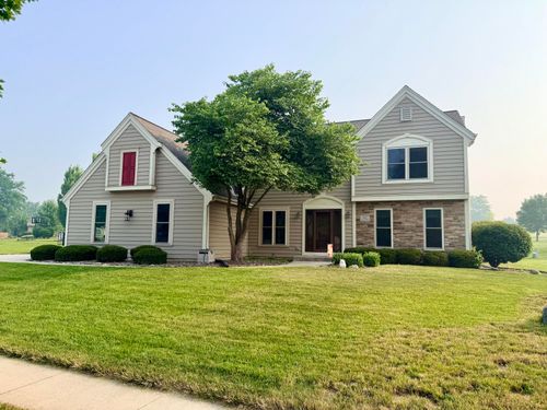 N164W20980 Glen Brooke Dr, Jackson, WI, 53037-9347 | Card Image