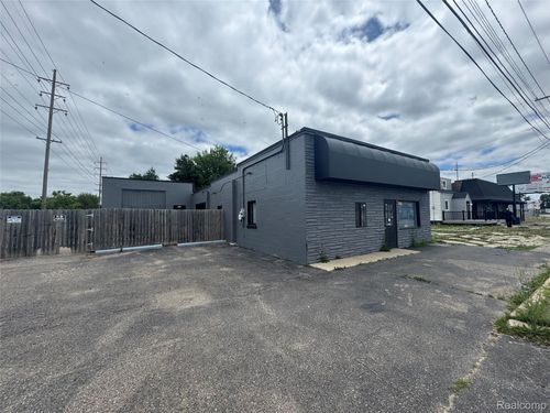 3223 S Dort Hwy, Burton, MI, 48529 | Card Image